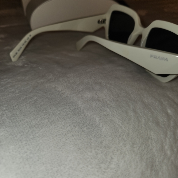 Prada white sunglasses - Picture 2 of 5